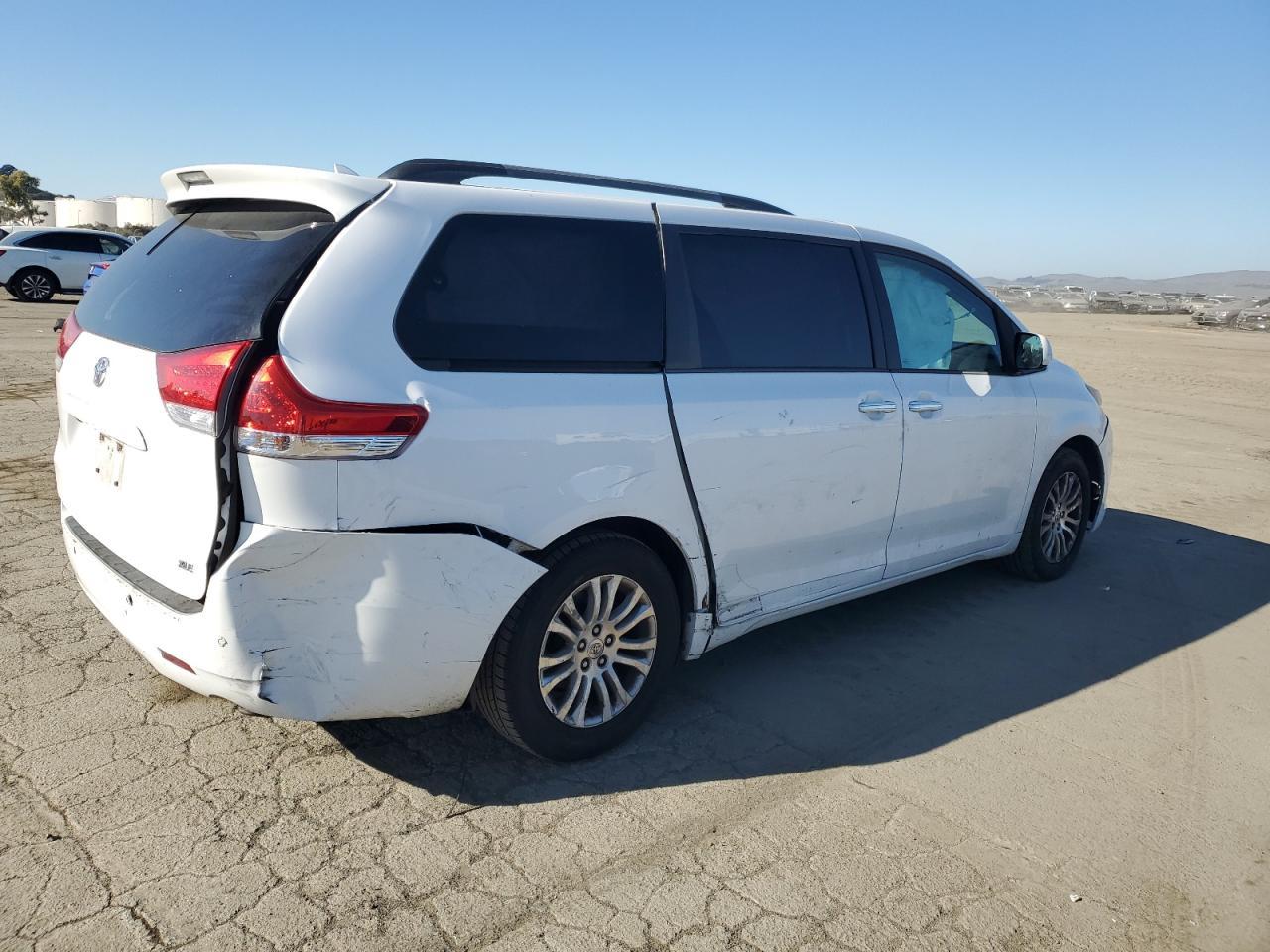 2012 TOYOTA SIENNA