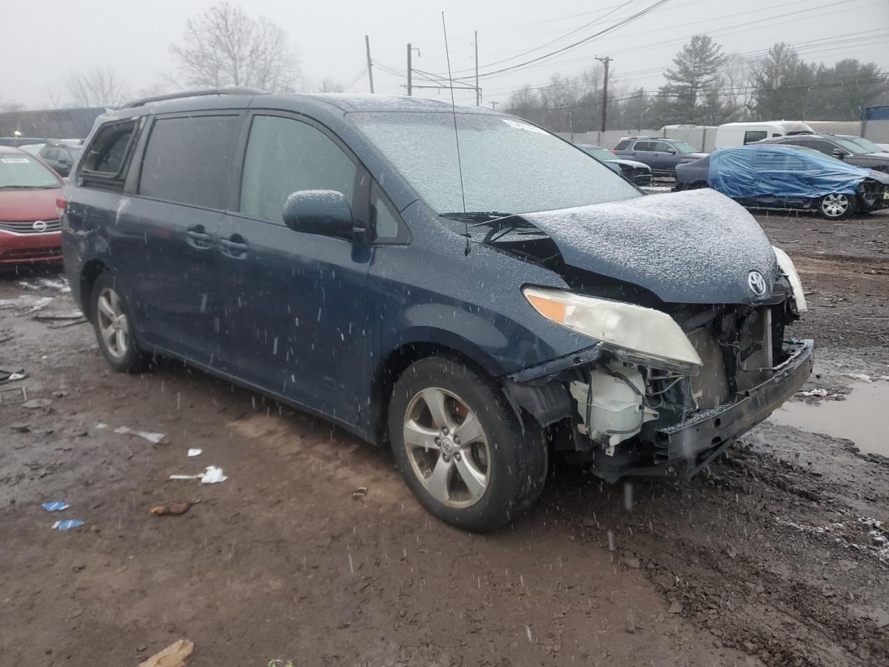 2011 TOYOTA SIENNA