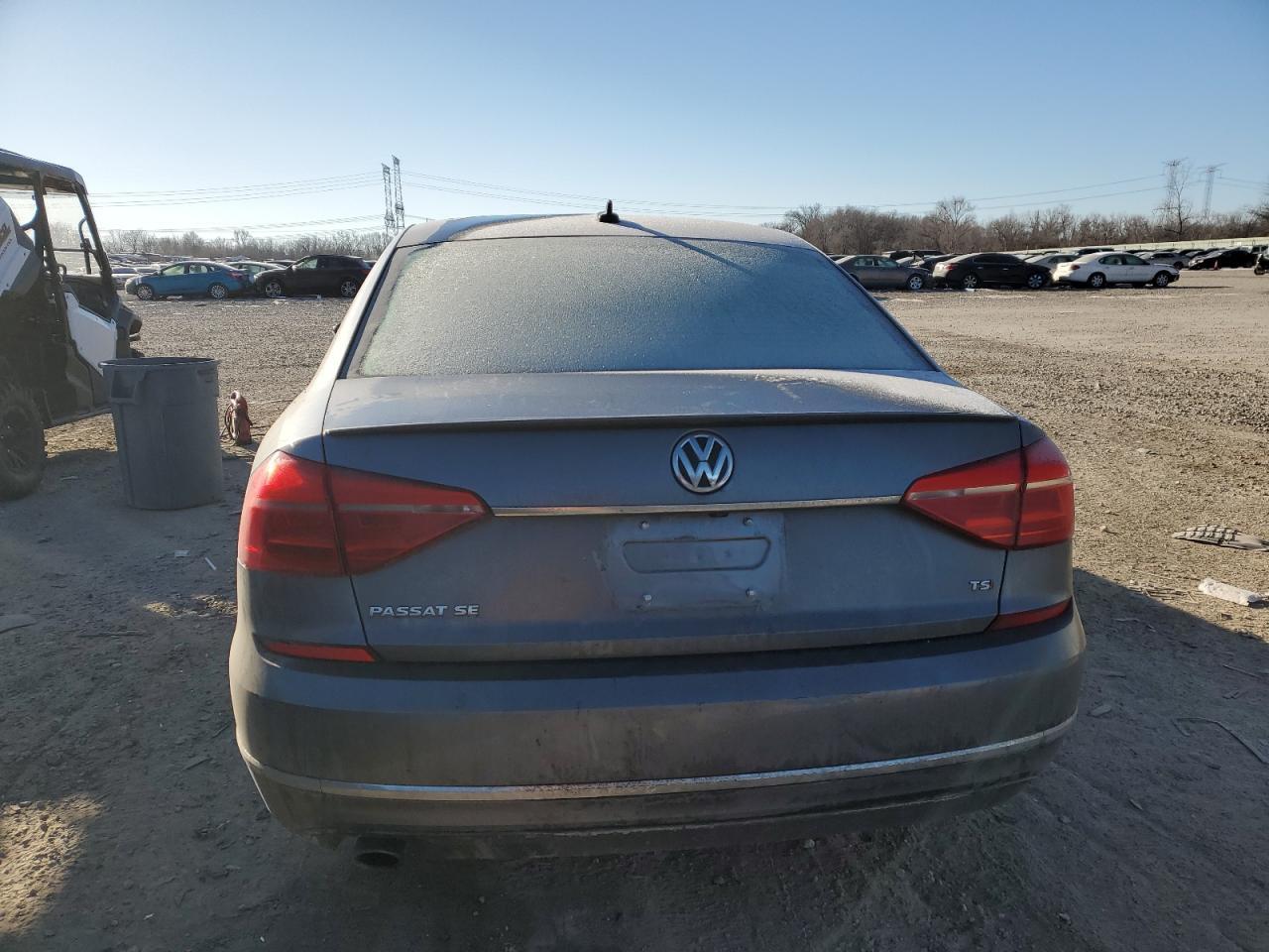 2016 VOLKSWAGEN Passat