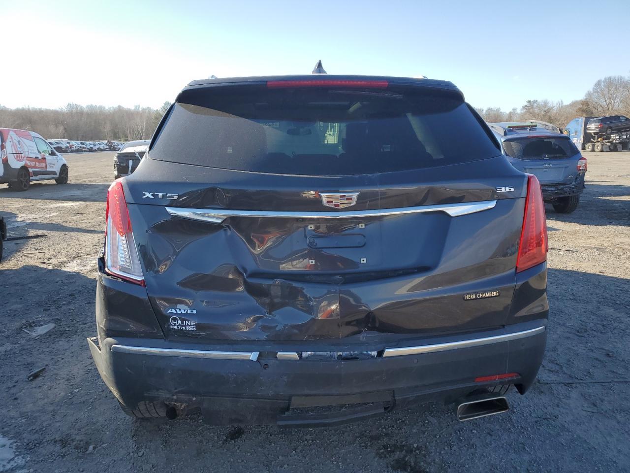 2017 CADILLAC XT5