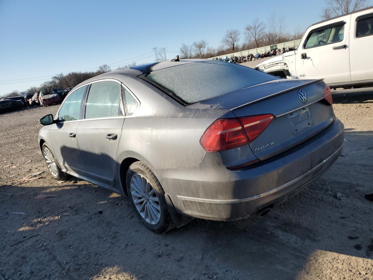 2016 VOLKSWAGEN Passat