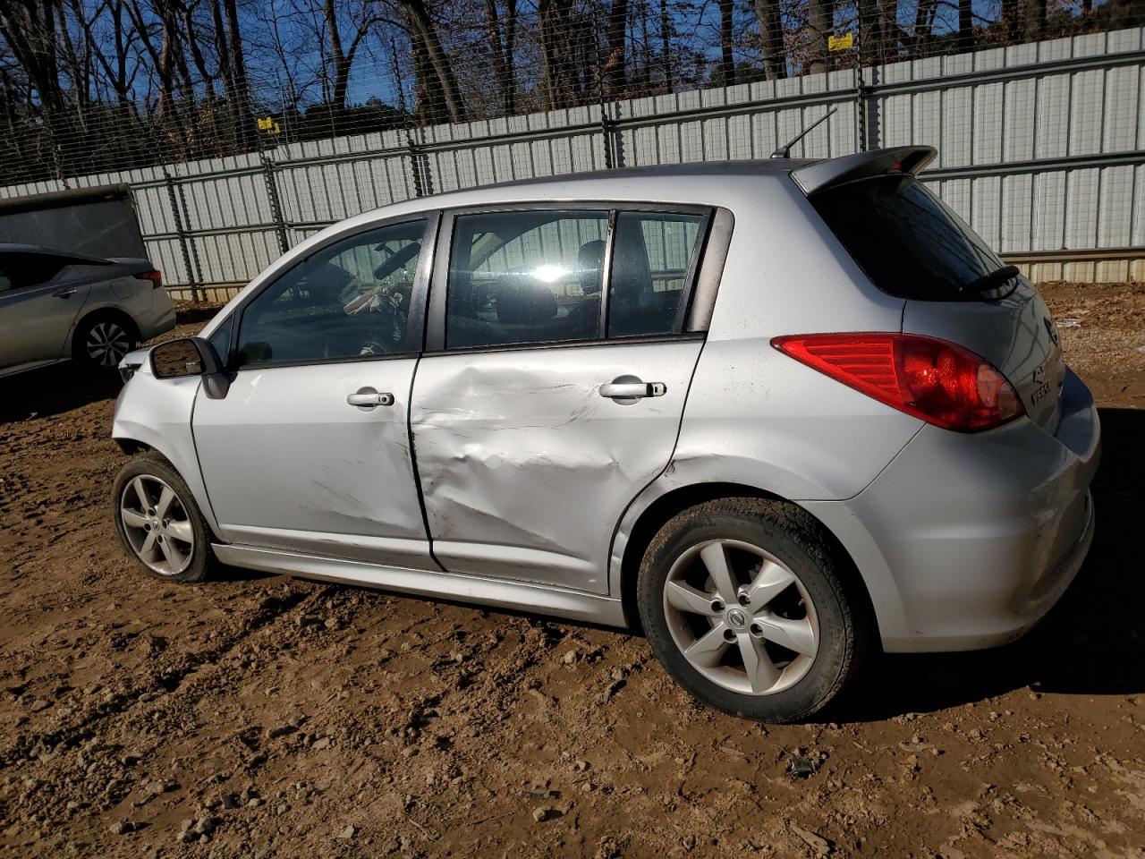 2011 NISSAN VERSA