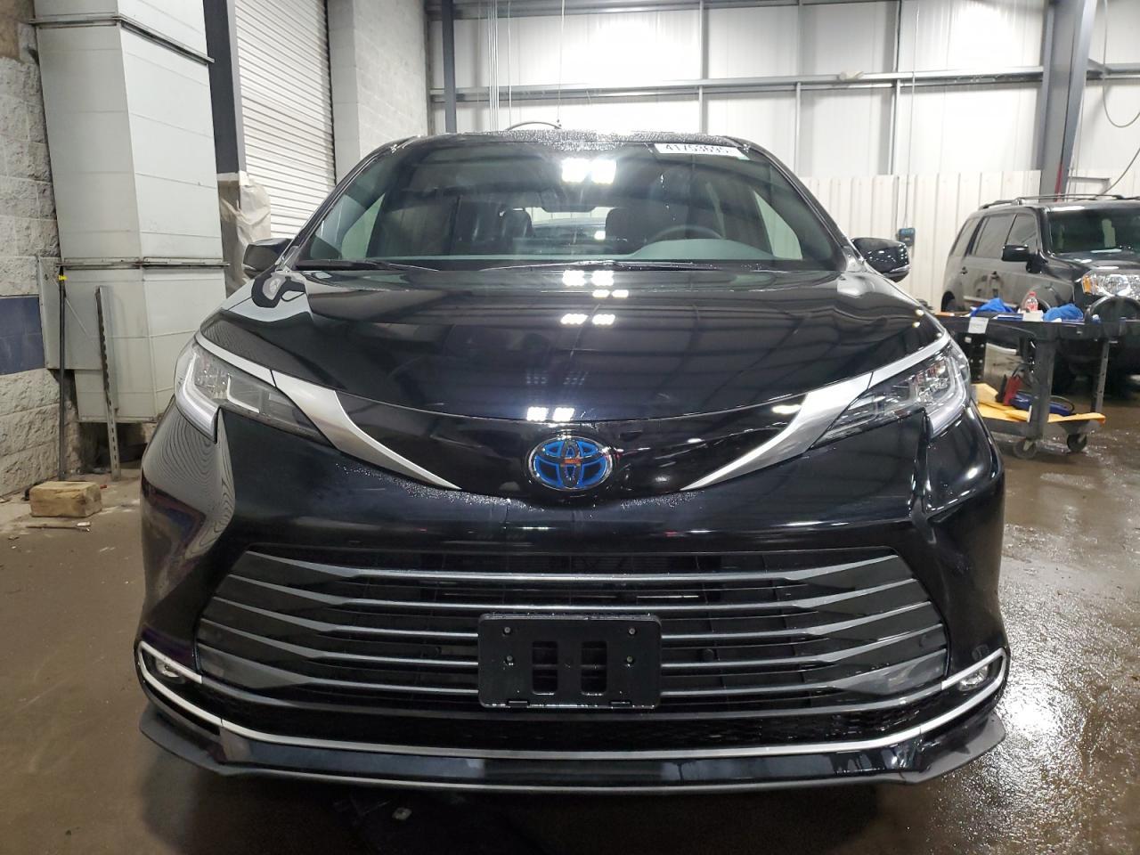 2025 TOYOTA SIENNA