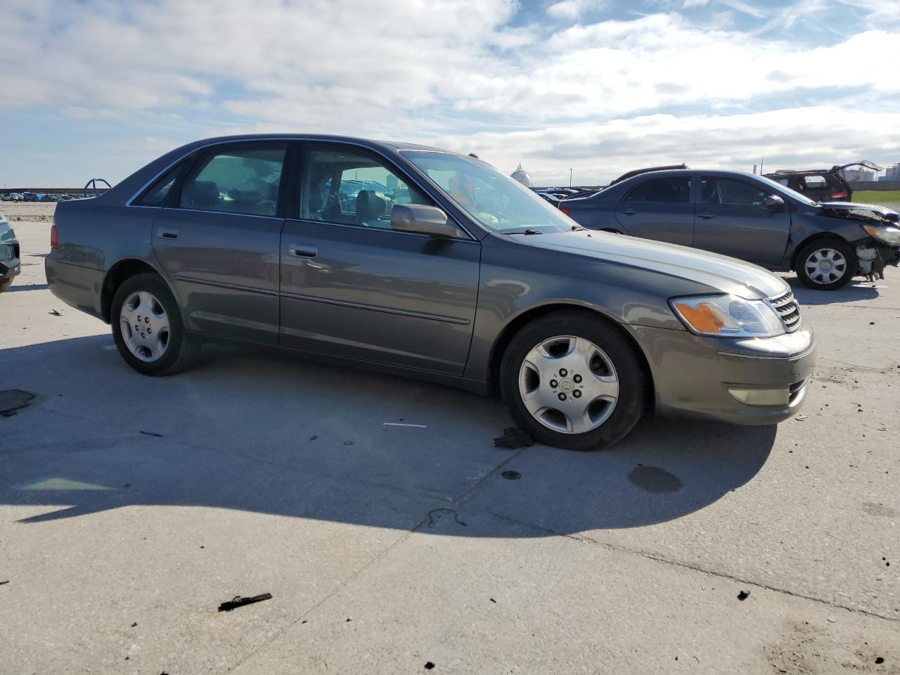 2004 TOYOTA Avalon