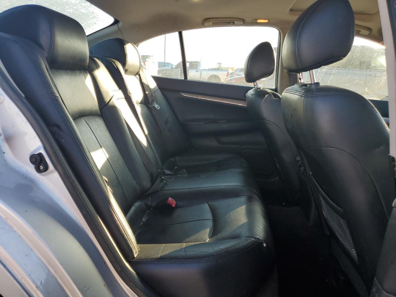2011 INFINITI G37