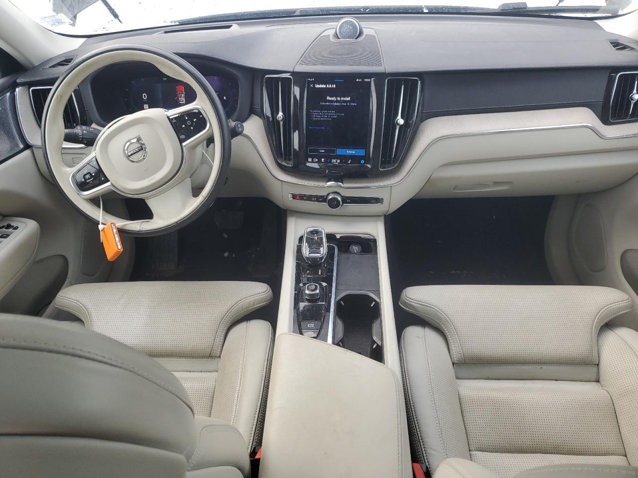 2022 VOLVO XC60