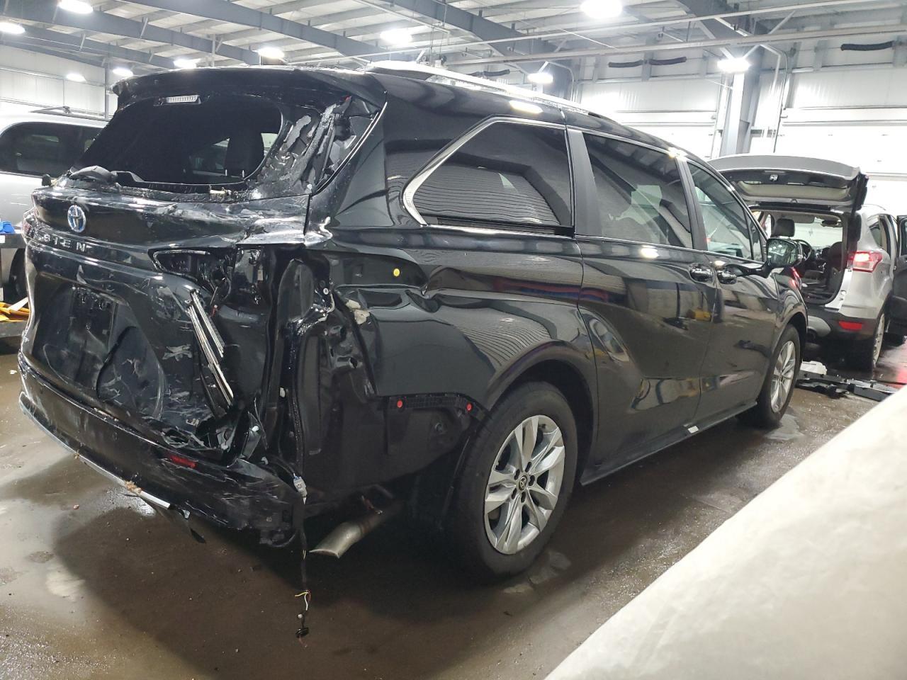 2025 TOYOTA SIENNA