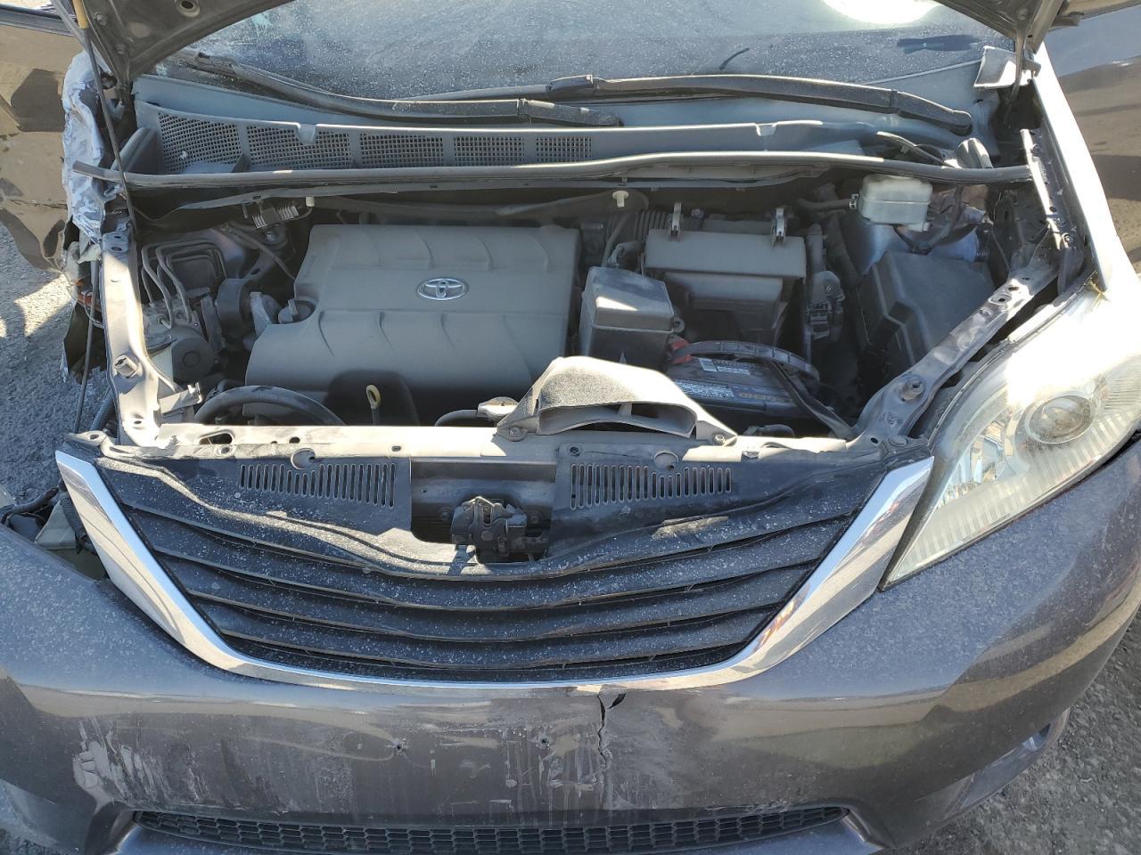 2013 TOYOTA SIENNA