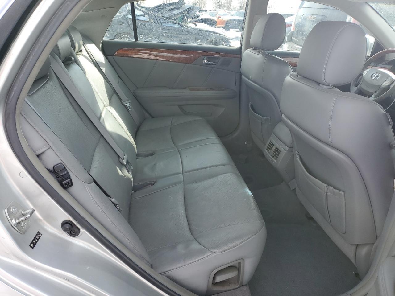 2005 TOYOTA Avalon