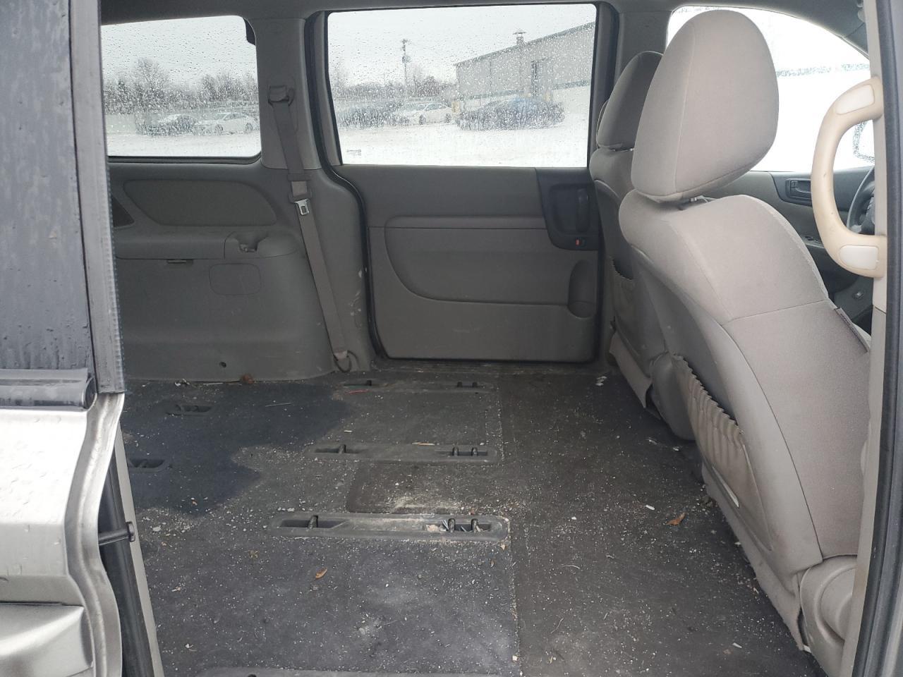 2012 KIA SEDONA