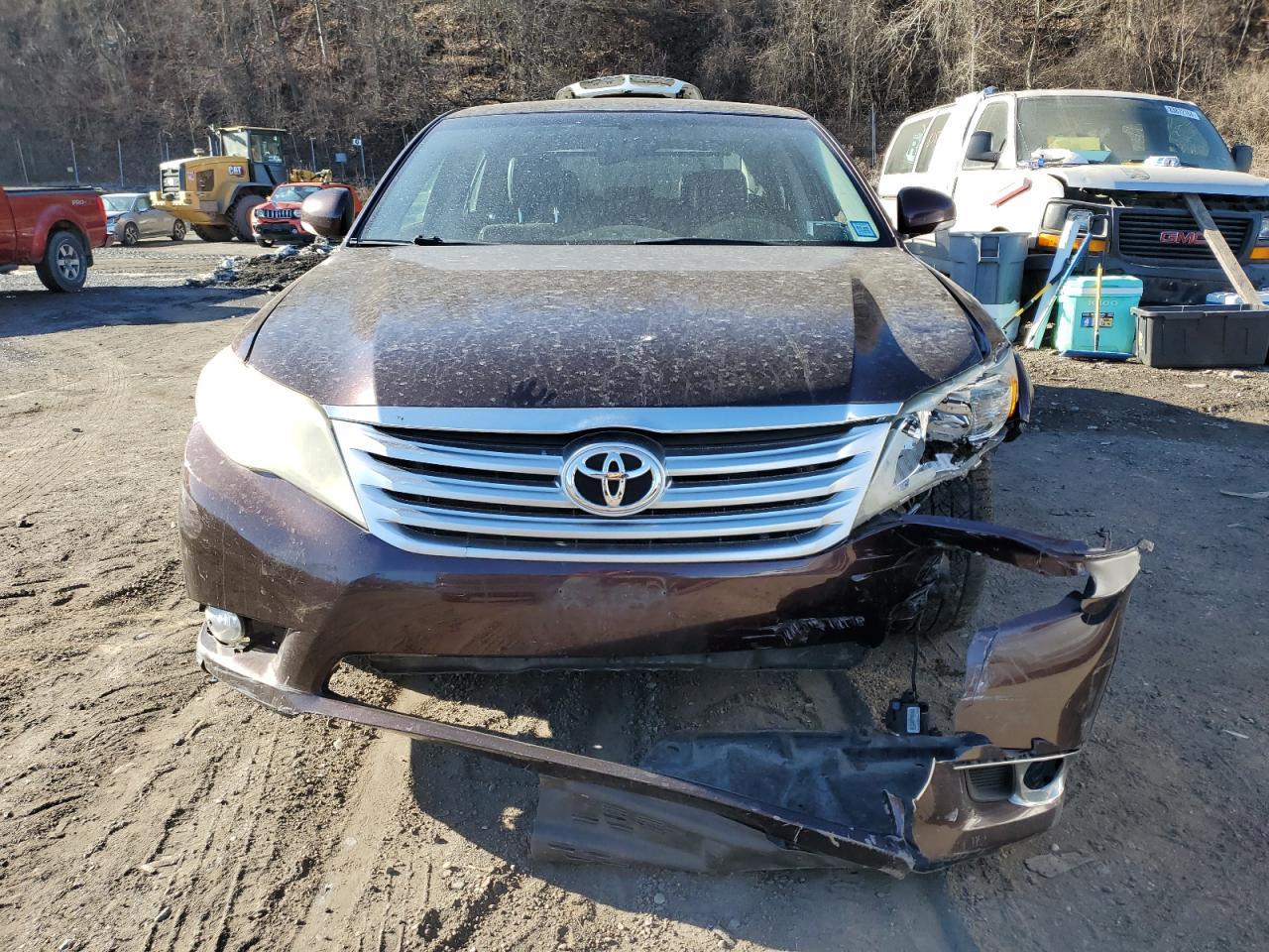 2011 TOYOTA Avalon
