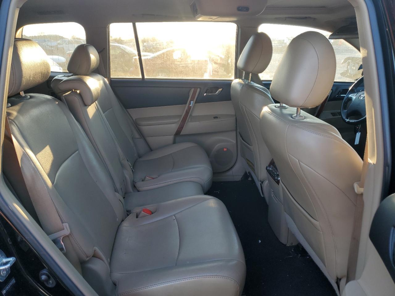 2011 TOYOTA HIGHLANDER