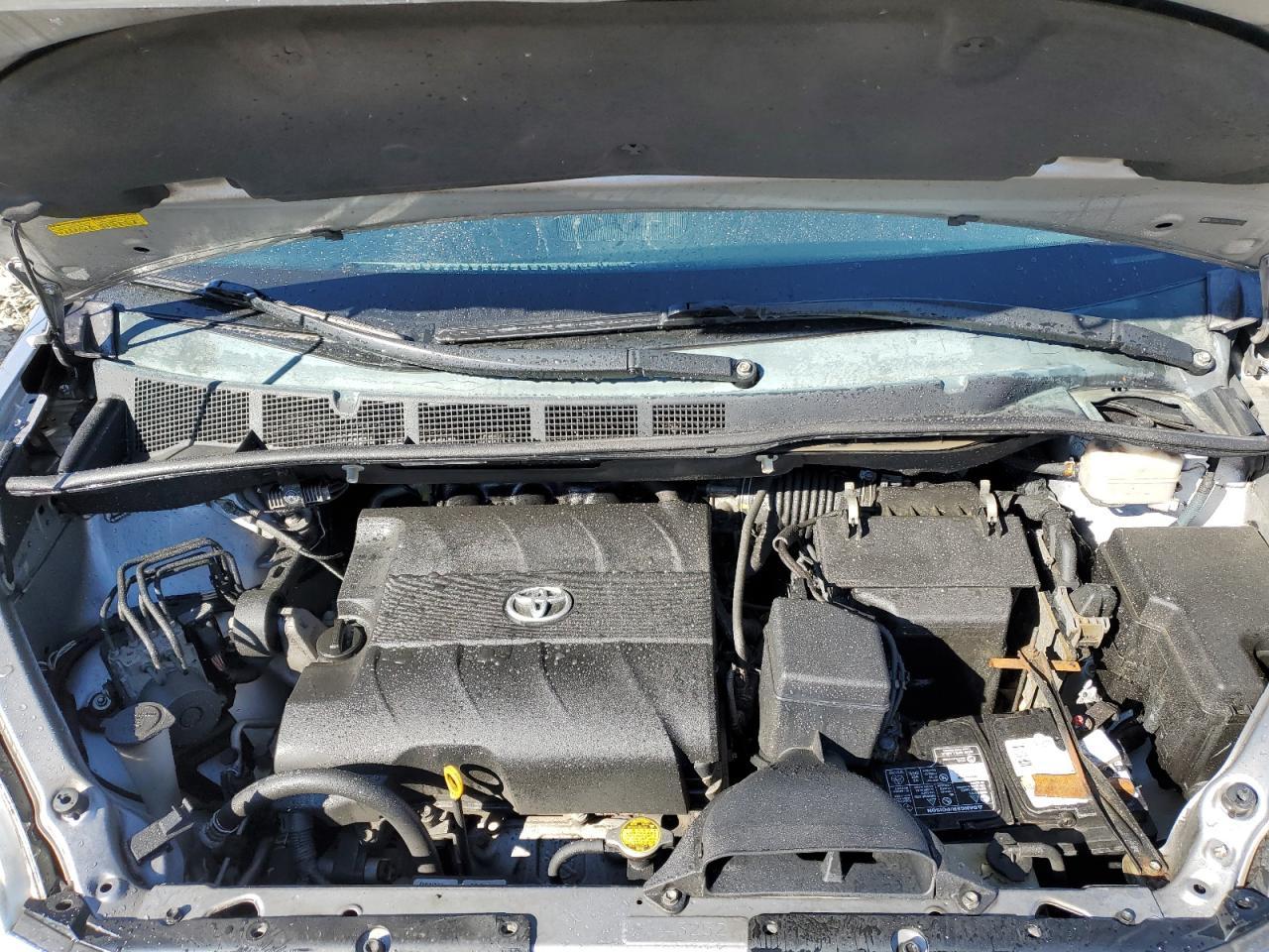 2012 TOYOTA SIENNA