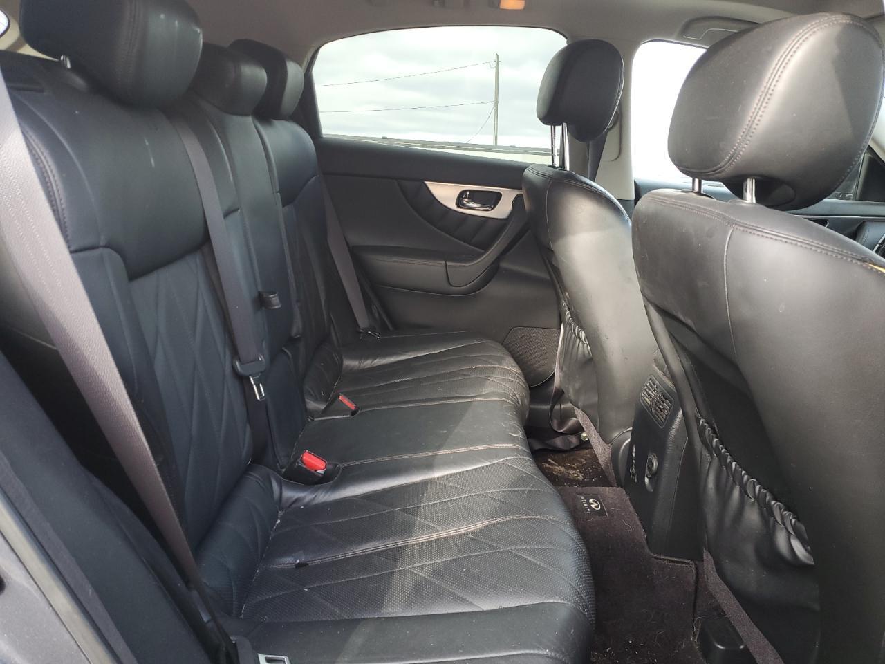 2011 INFINITI FX35