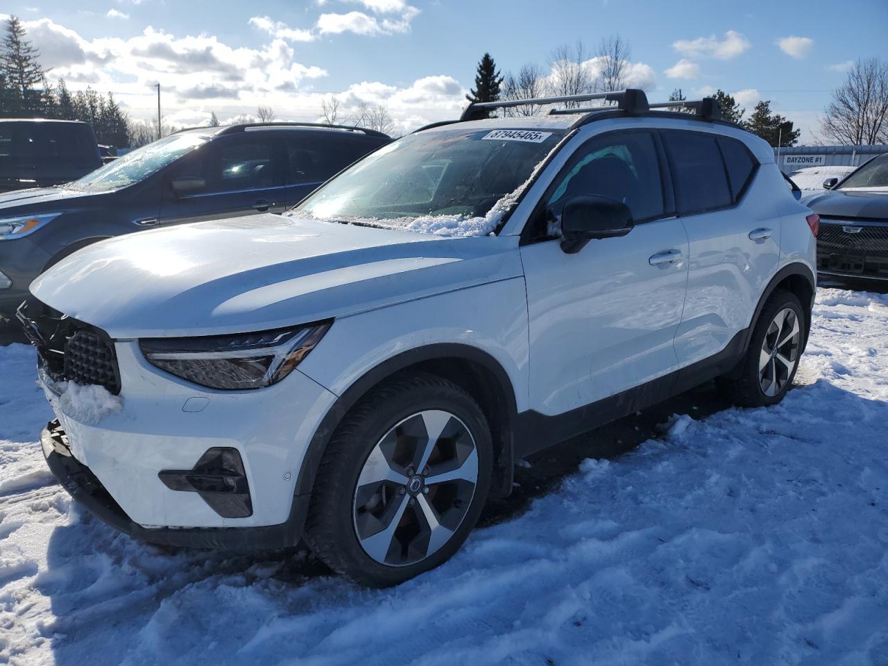 2023 VOLVO XC40