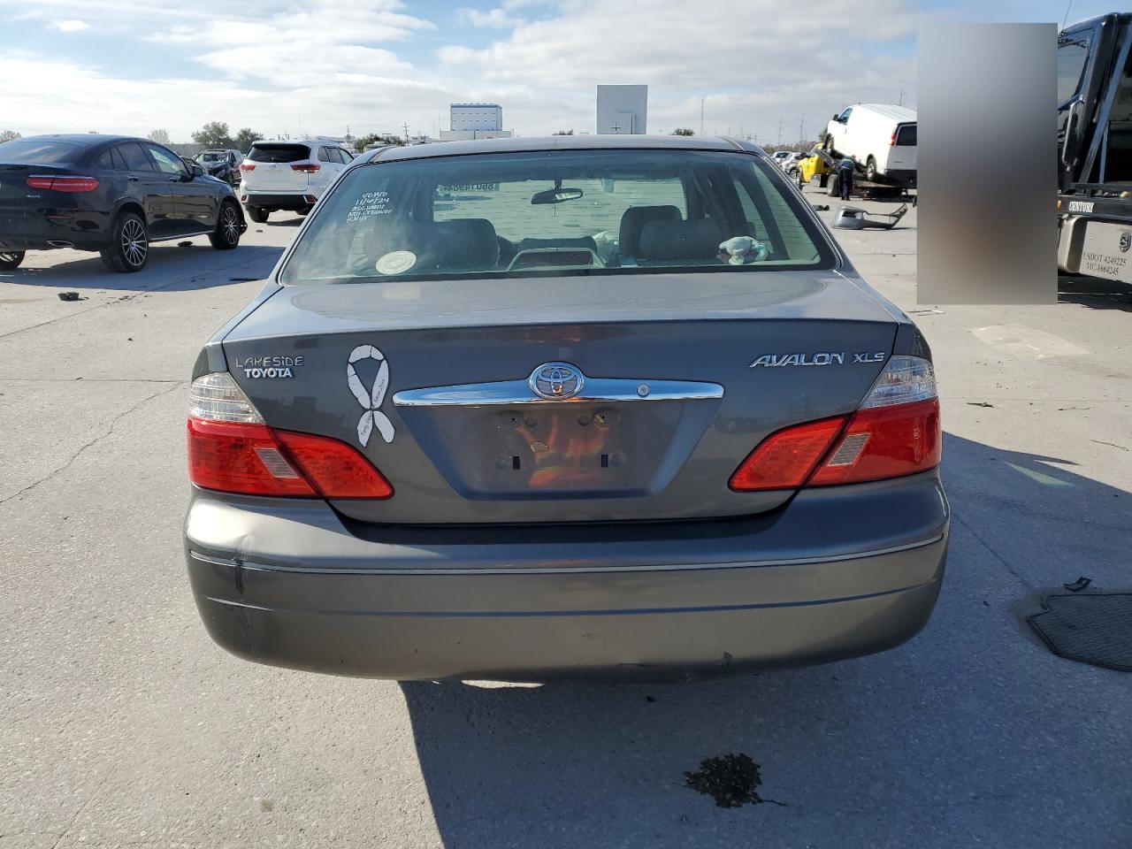 2004 TOYOTA Avalon