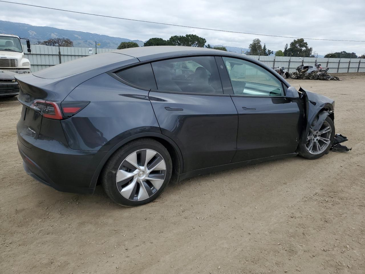 2024 TESLA MODEL Y