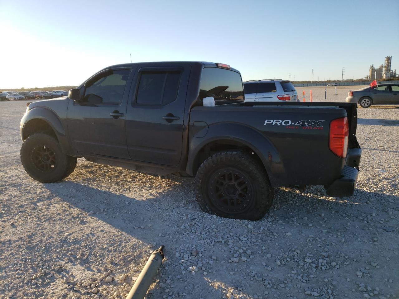 2011 NISSAN Frontier