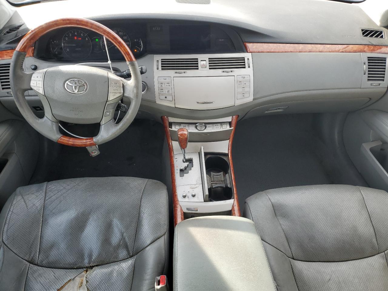 2005 TOYOTA Avalon