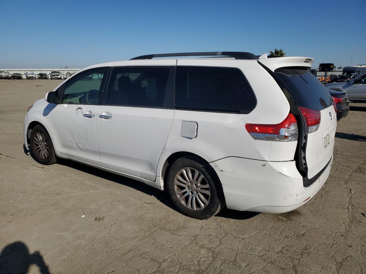 2012 TOYOTA SIENNA