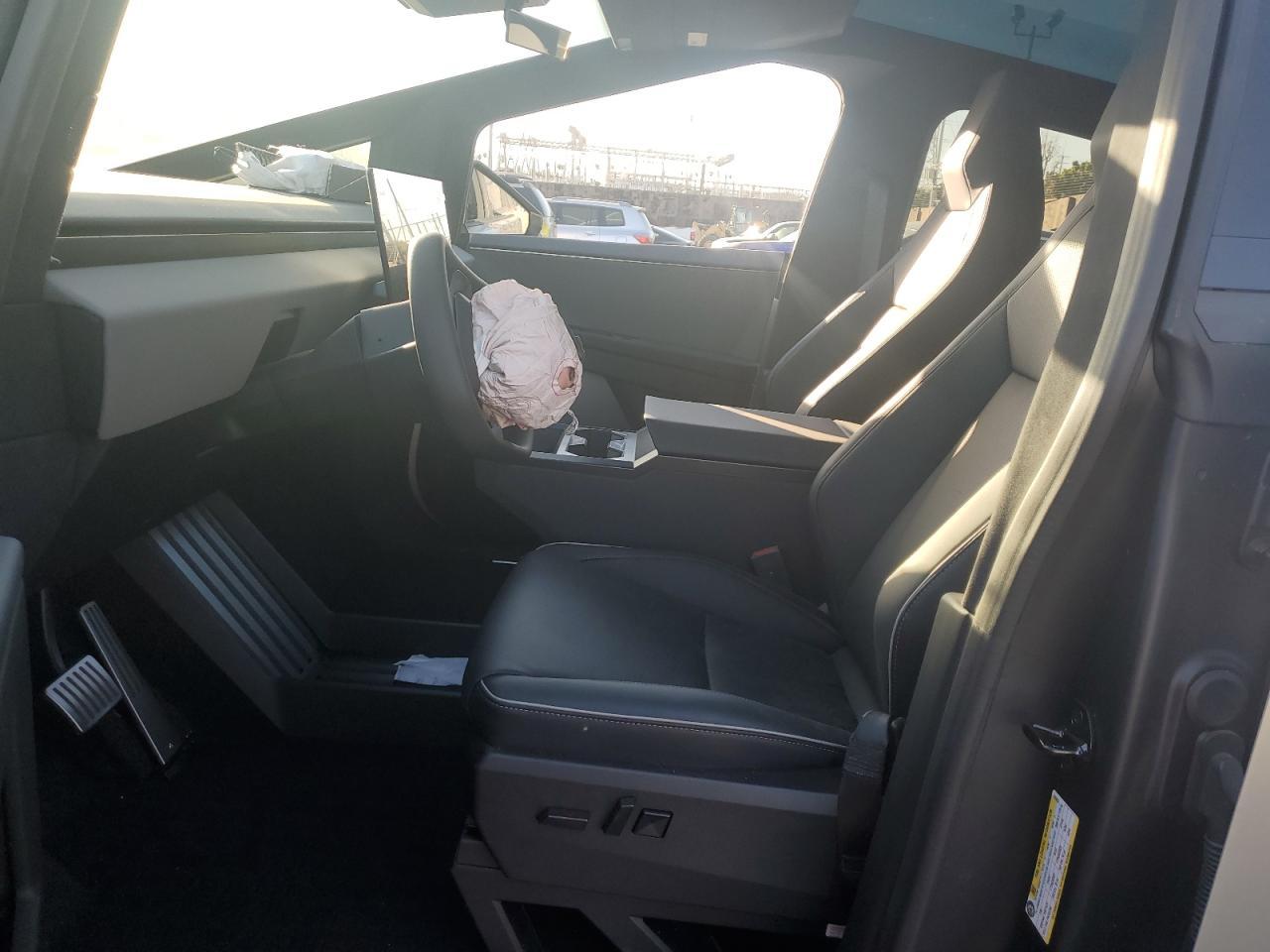 2024 TESLA Cybertruck