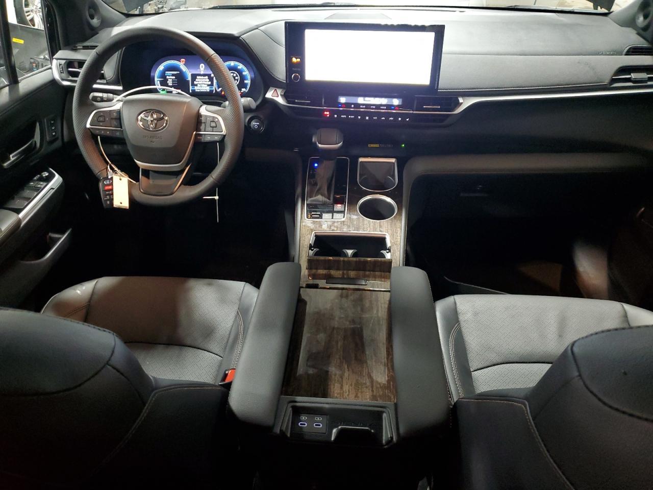 2025 TOYOTA SIENNA