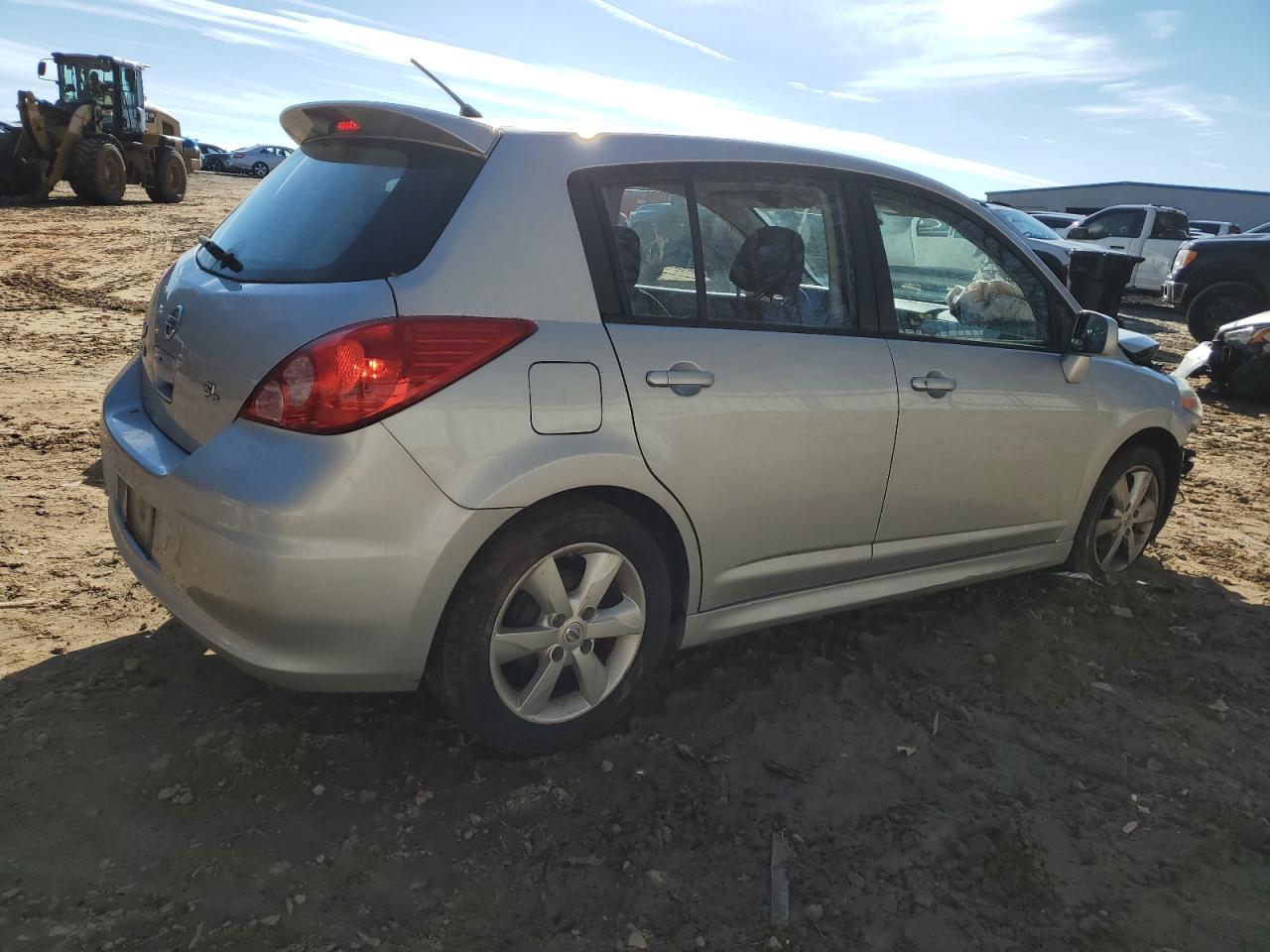 2011 NISSAN VERSA