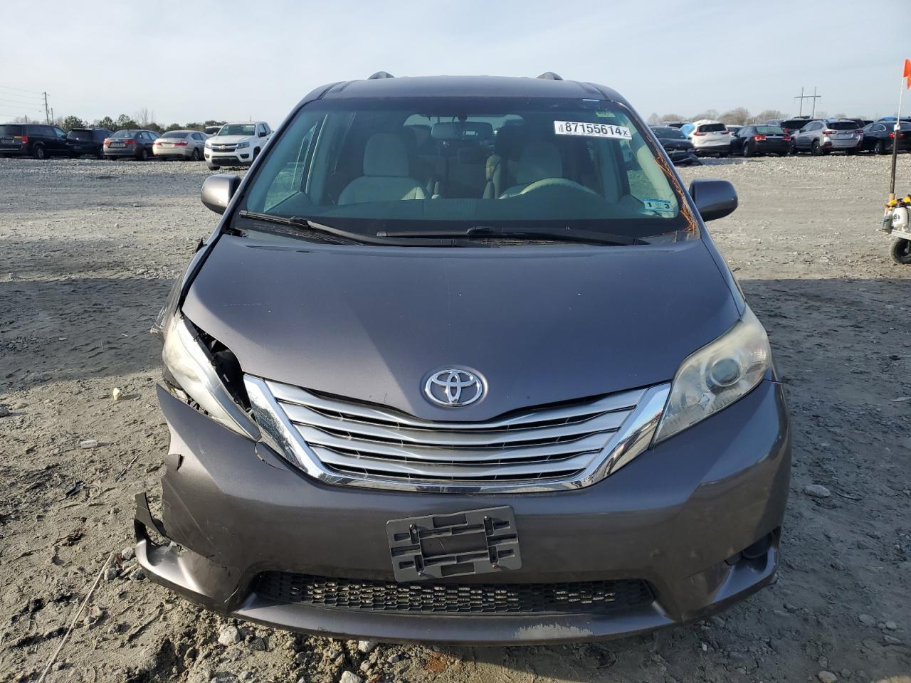 2011 TOYOTA SIENNA
