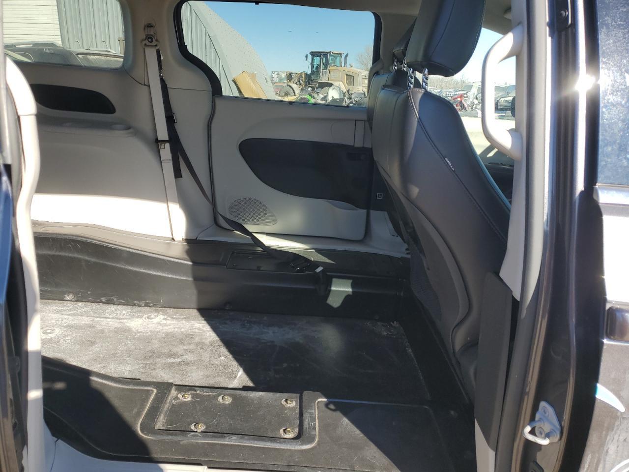 2021 CHRYSLER Voyager