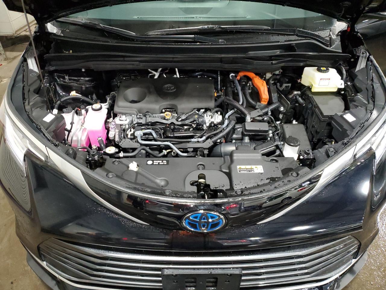 2025 TOYOTA SIENNA