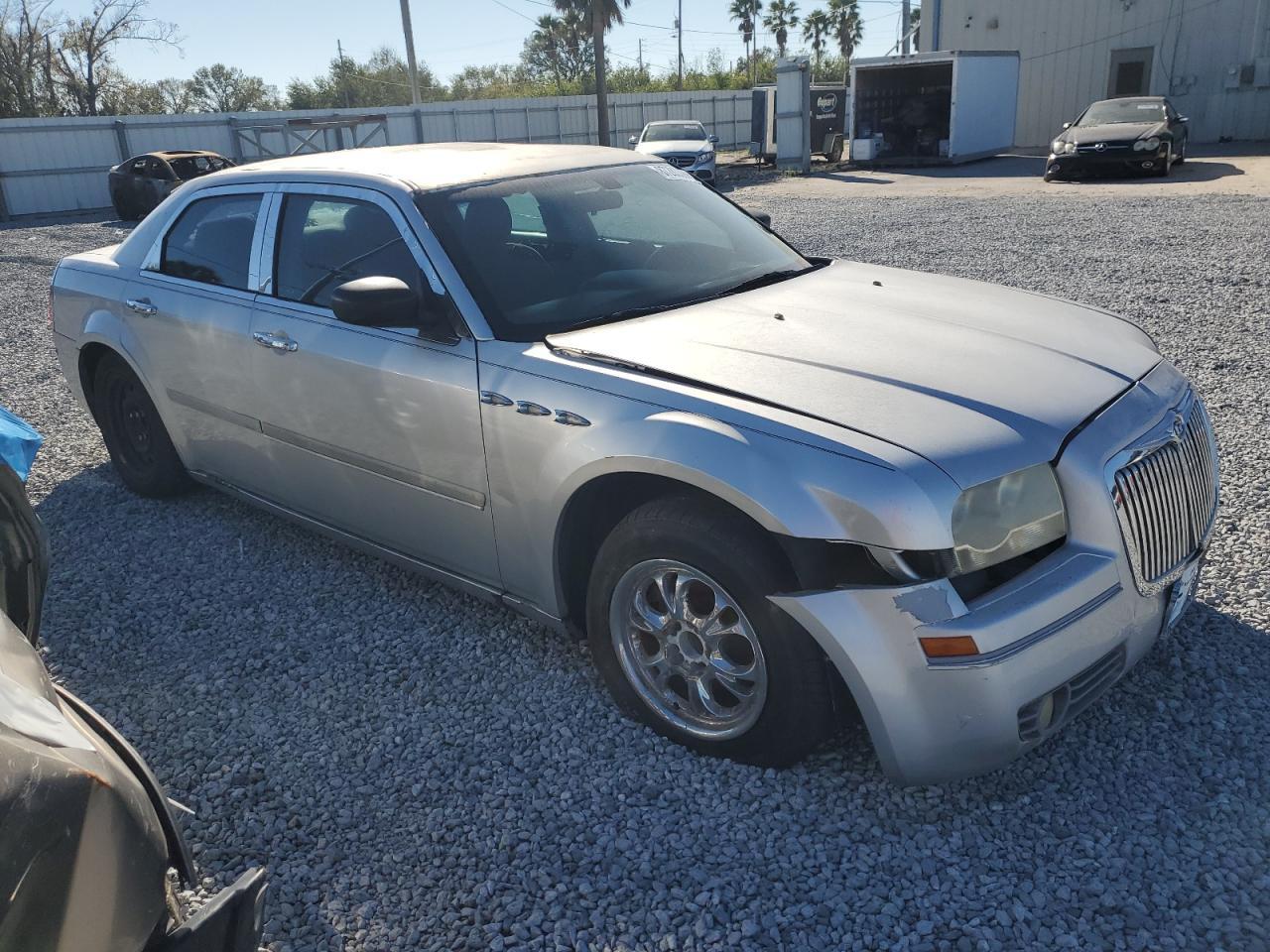 2005 CHRYSLER 300
