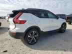 2022 VOLVO XC40