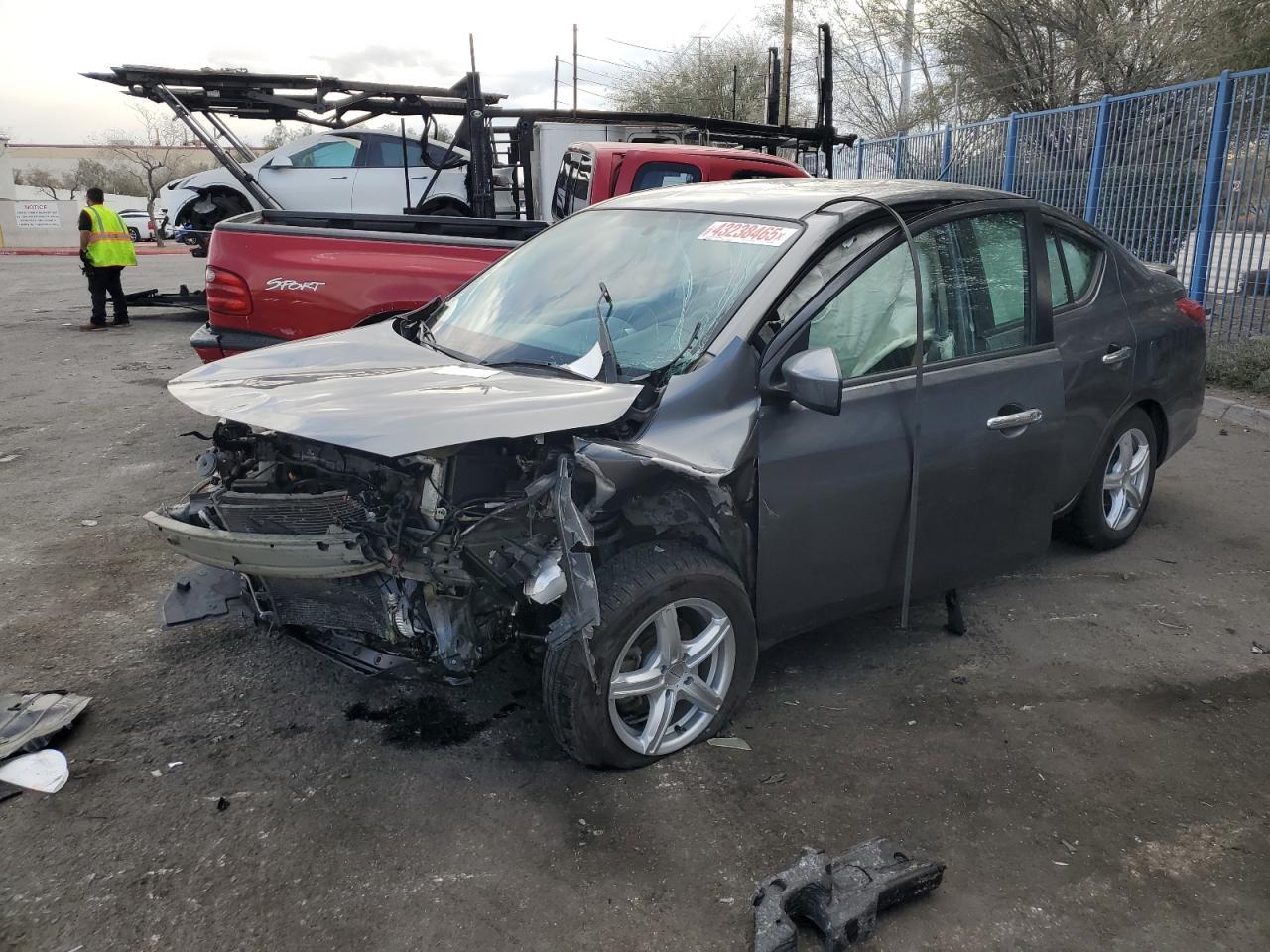2017 NISSAN VERSA
