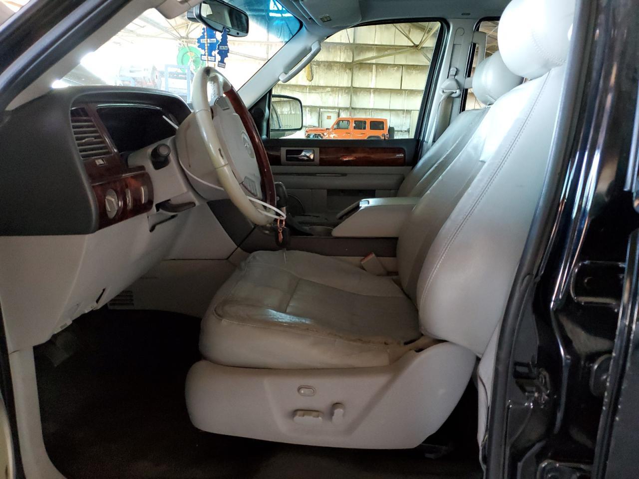 2004 LINCOLN Navigator