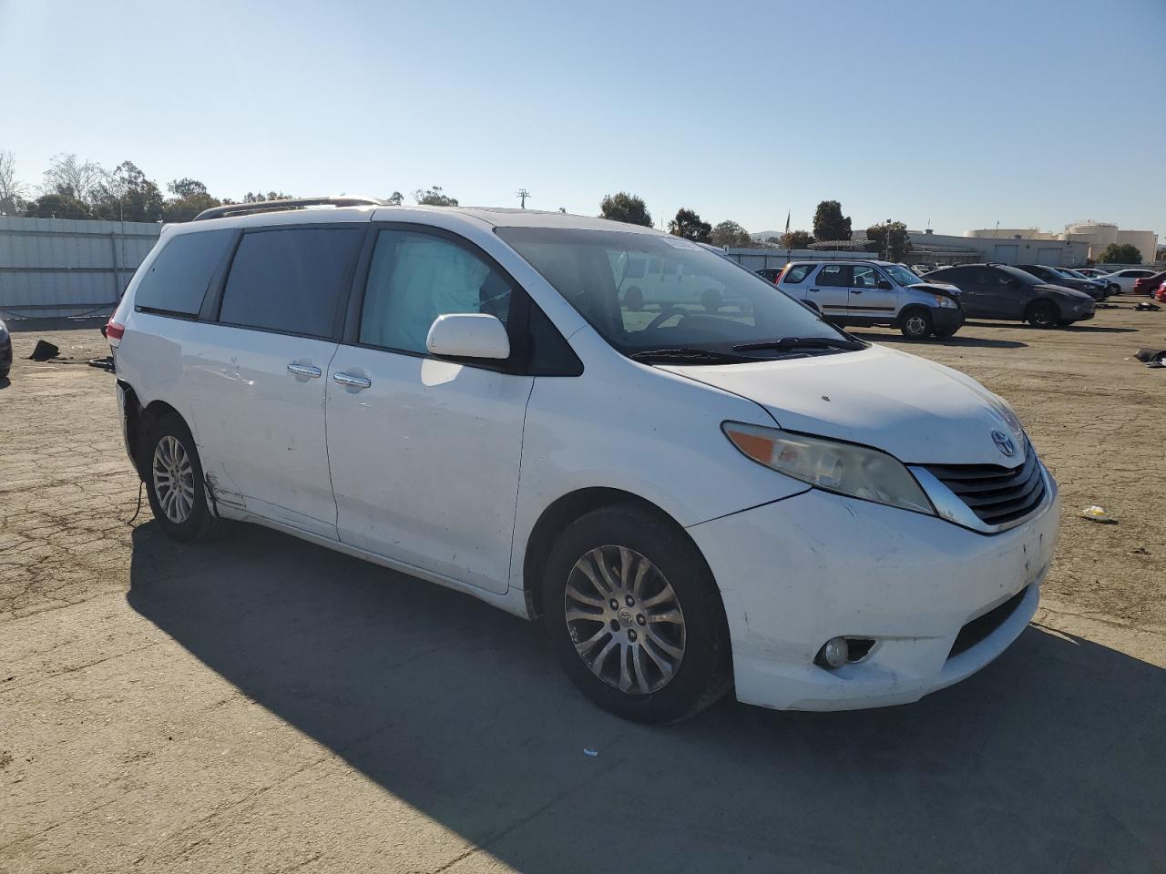 2012 TOYOTA SIENNA