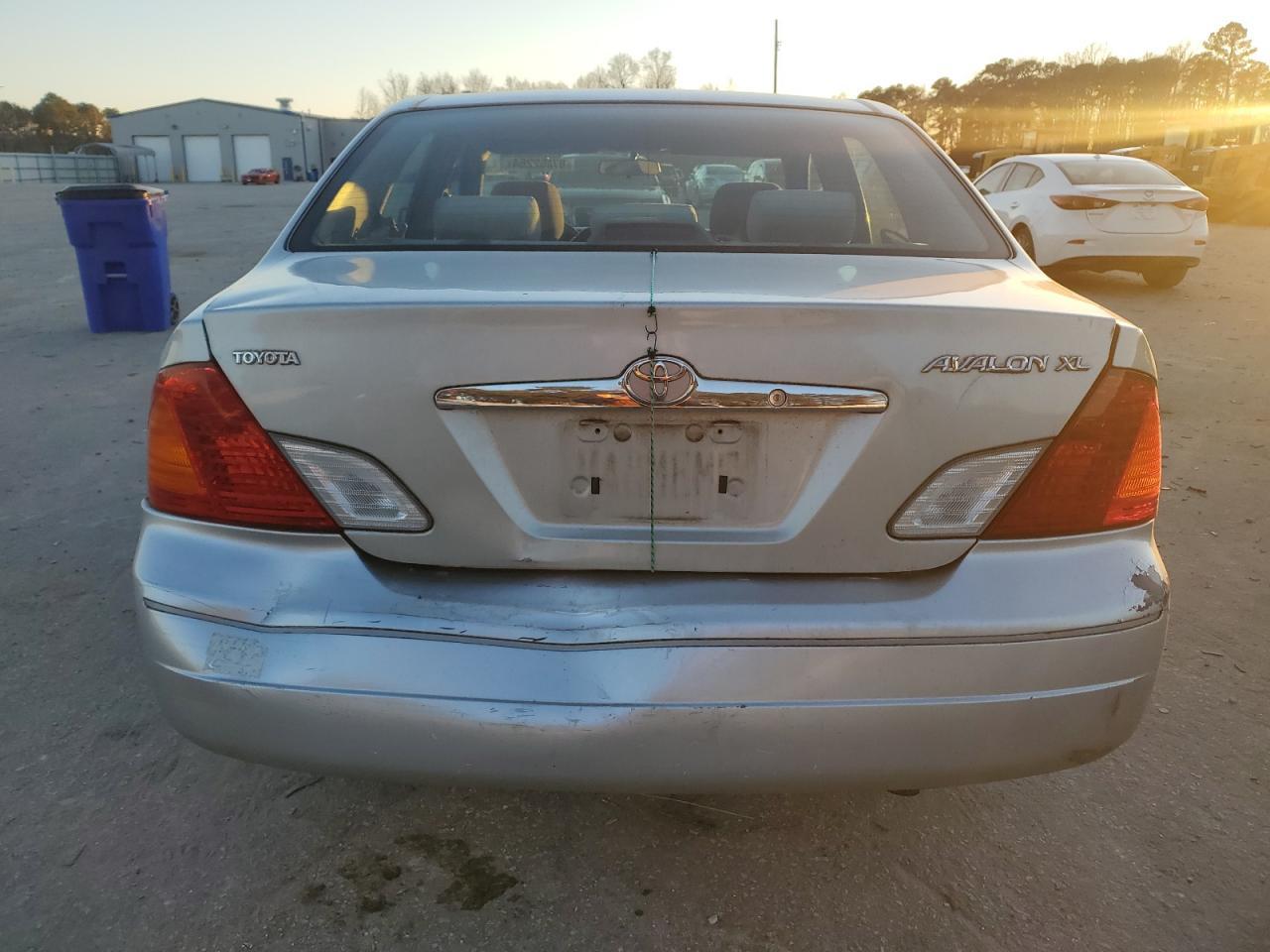 2002 TOYOTA Avalon