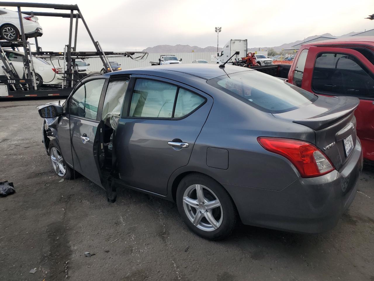 2017 NISSAN VERSA