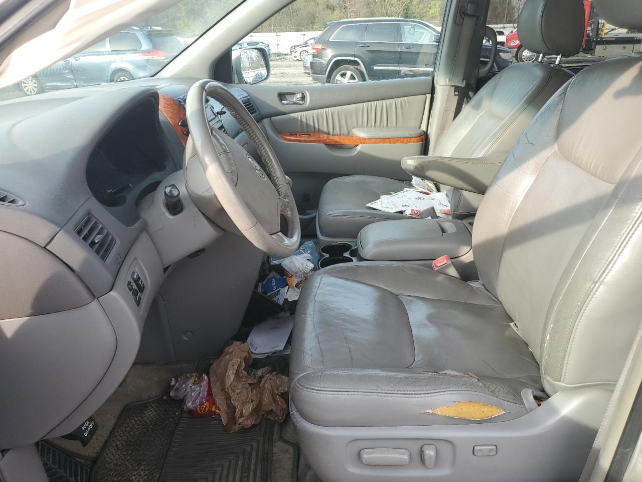 2009 TOYOTA SIENNA