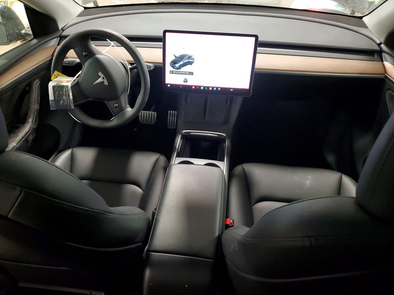 2025 TESLA MODEL Y