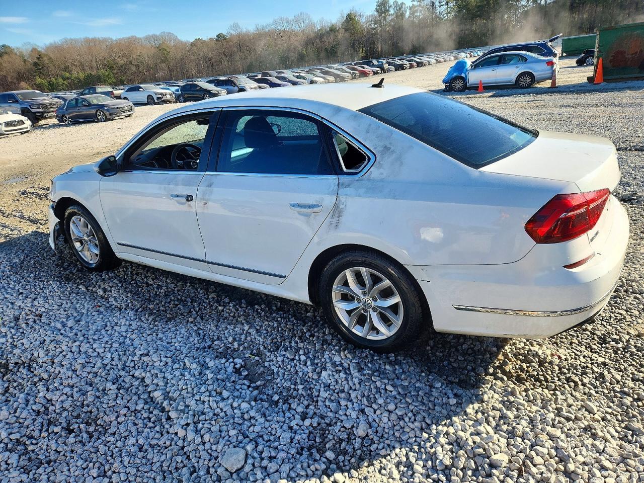 2017 VOLKSWAGEN Passat