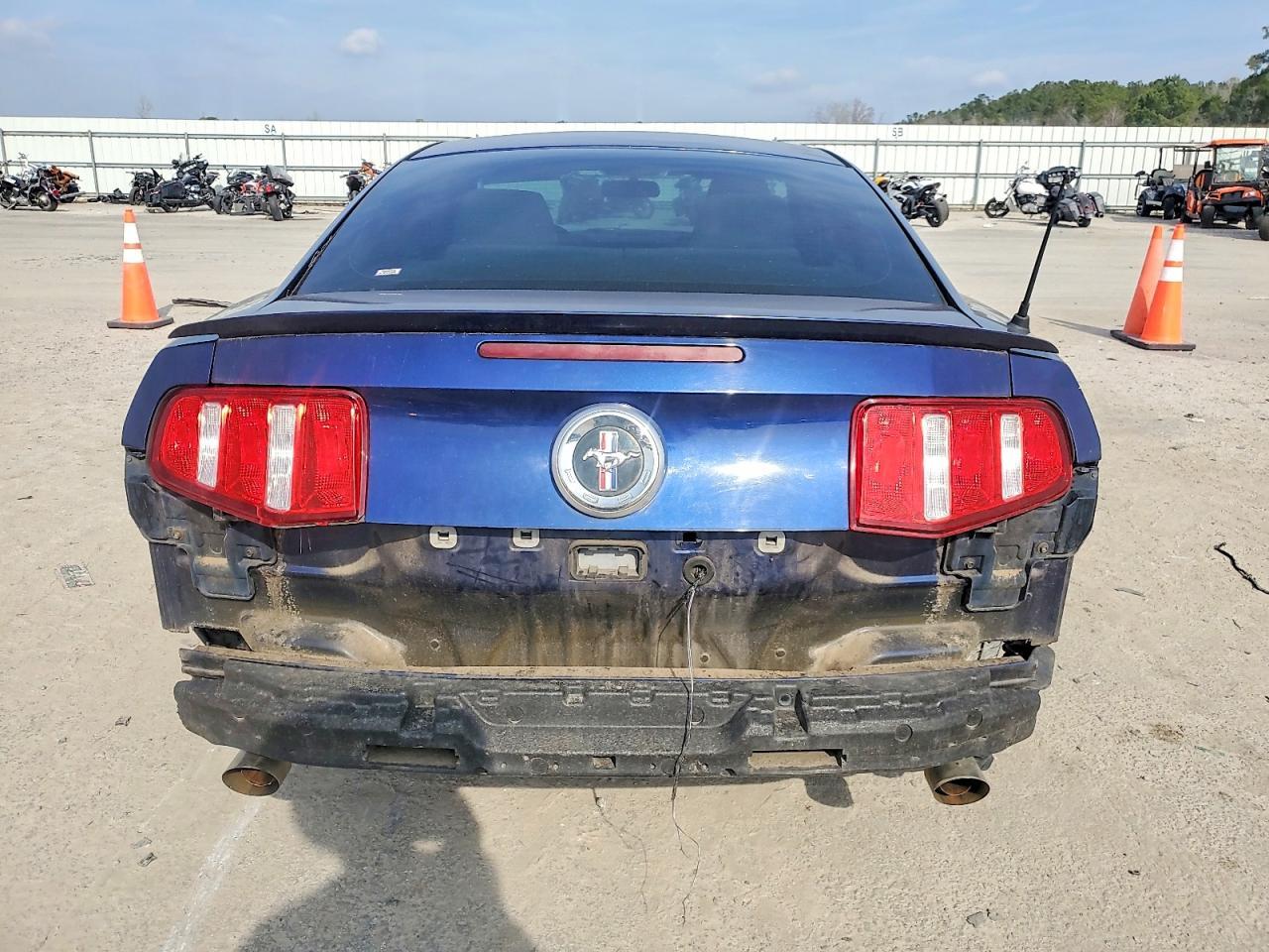 2011 FORD MUSTANG