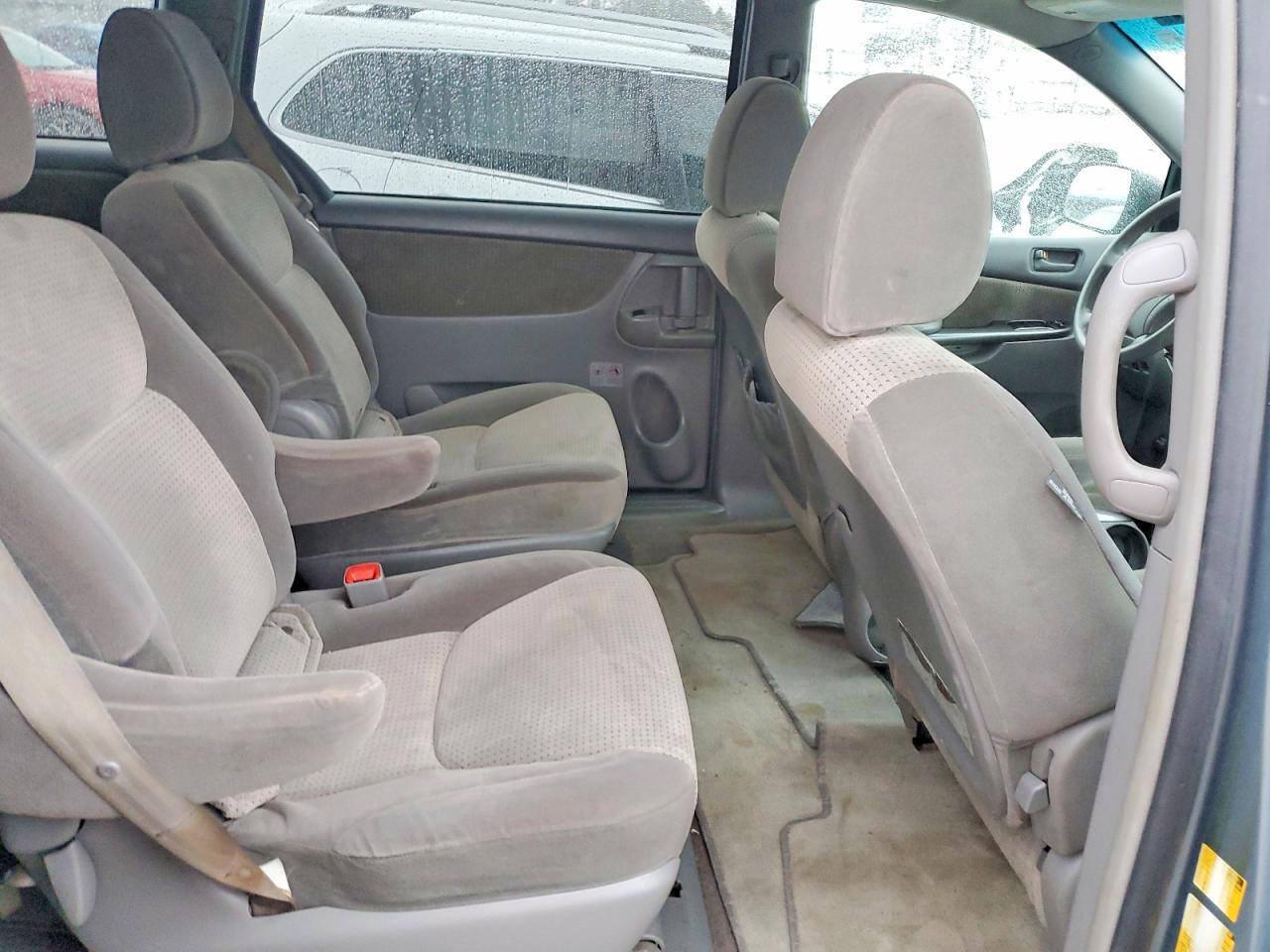 2010 TOYOTA SIENNA