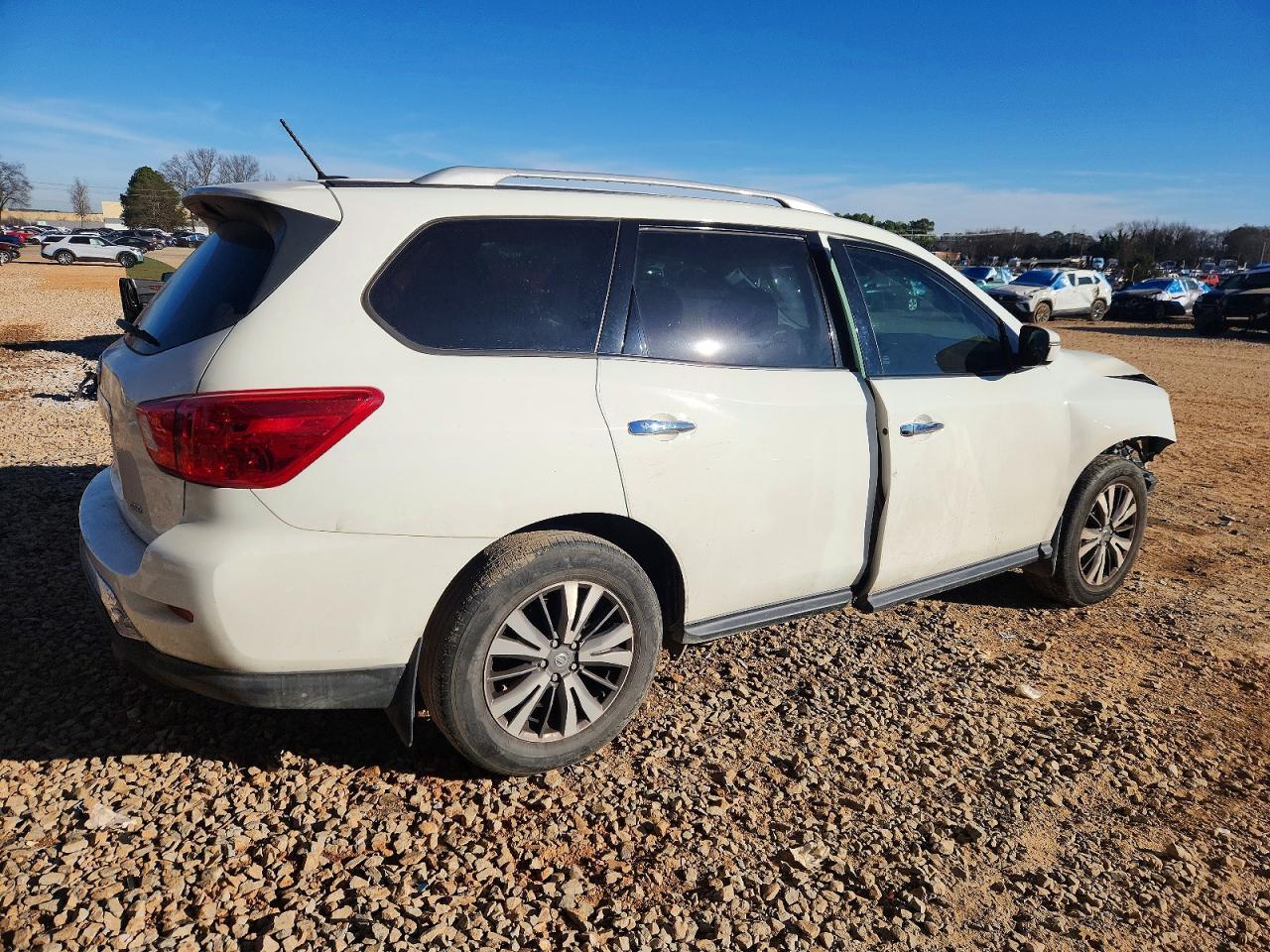 2017 NISSAN PATHFINDER