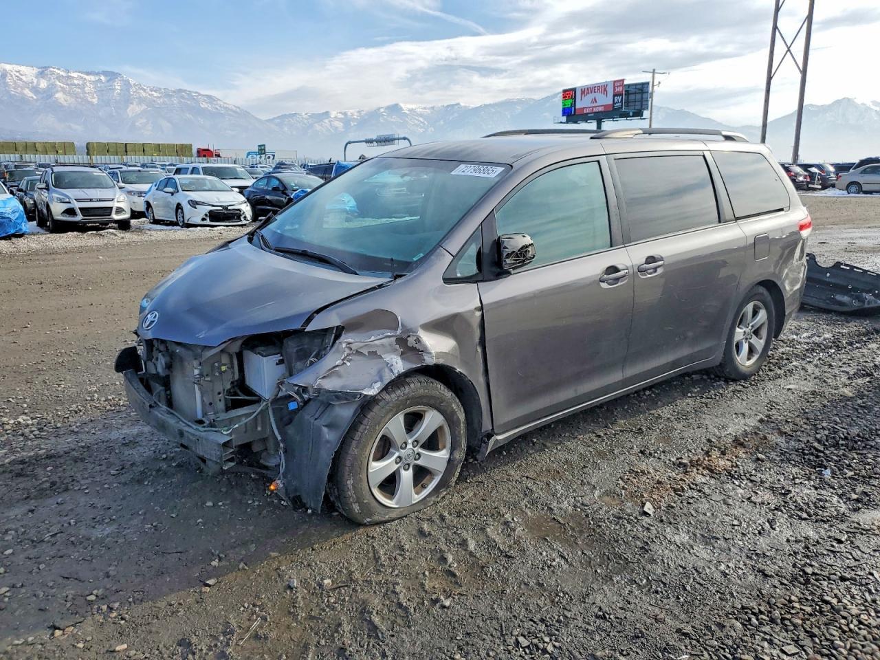 2013 TOYOTA SIENNA