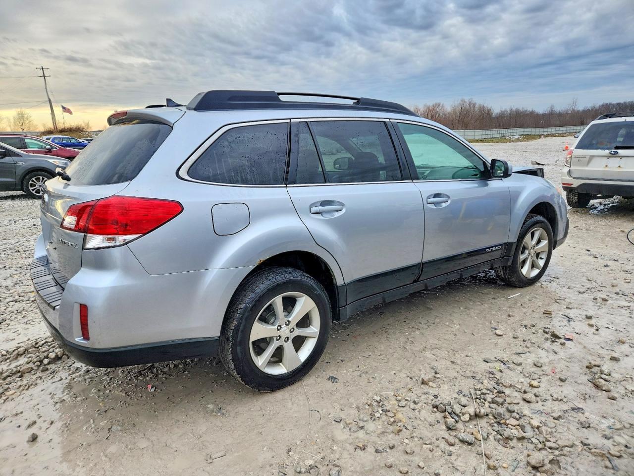 2013 SUBARU Outback