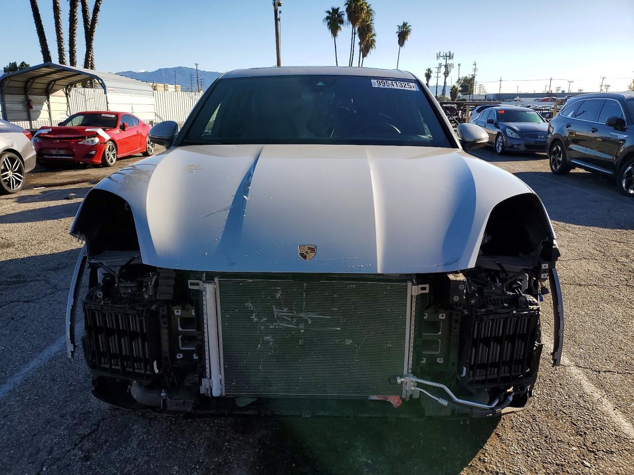 2024 PORSCHE CAYENNE