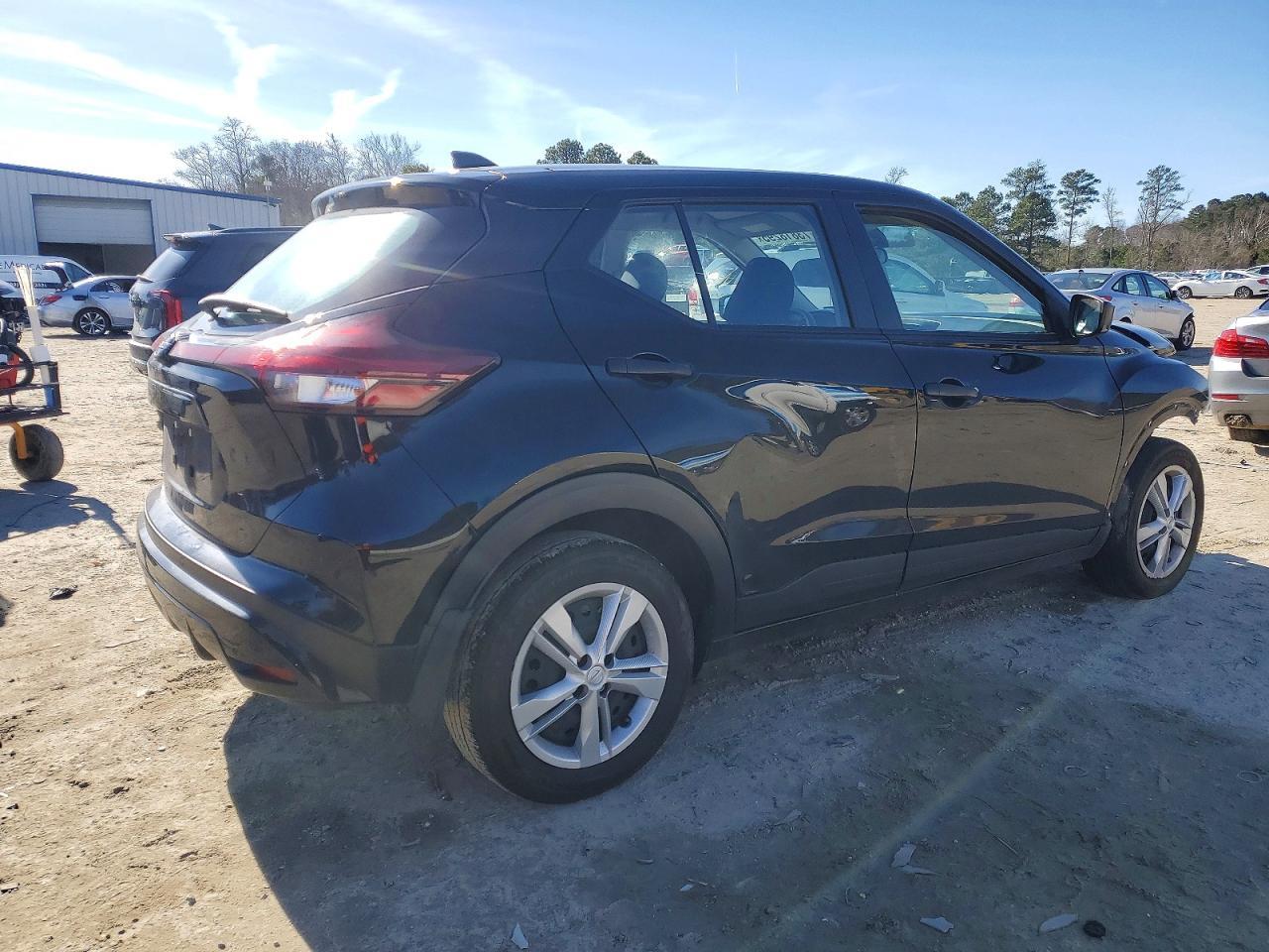 2024 NISSAN KICKS