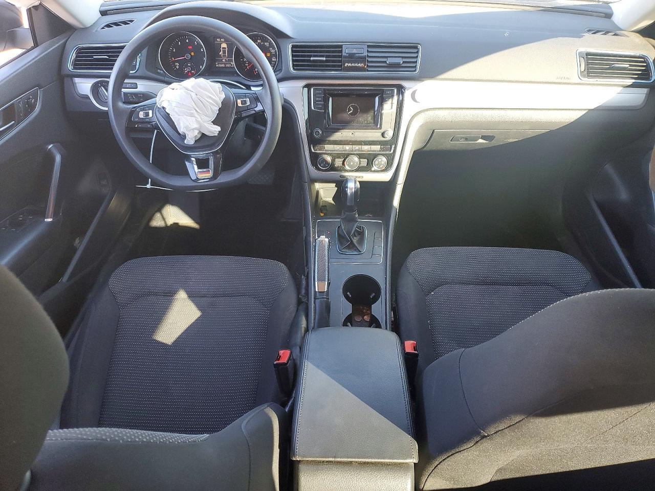 2018 VOLKSWAGEN Passat