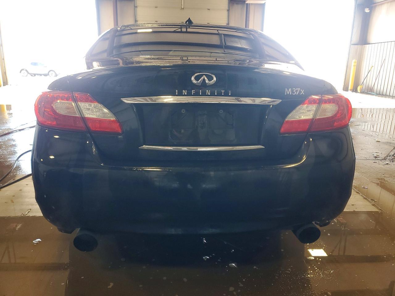 2011 INFINITI M37