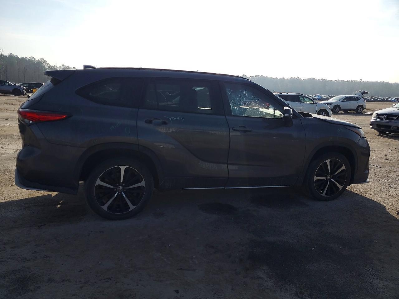 2021 TOYOTA HIGHLANDER